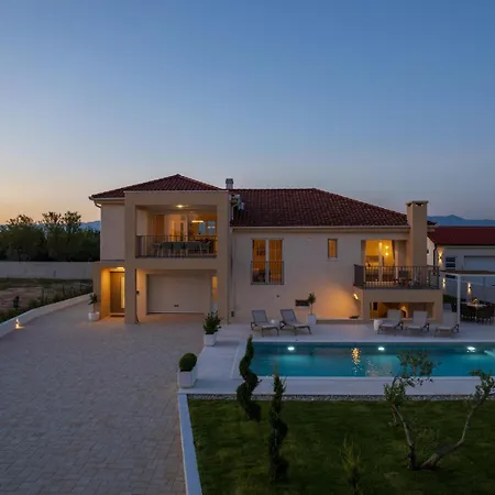 Villa Luxury Morus With Pool 50m2 Gym Murvica (Policnik)